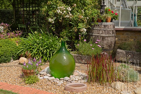 GARDEN_VIEW_WATER_FEATURE_JAPANESE_BLOOD_GRASS_GRAVEL_NGS_OPEN_DAY_HATCH_ROAD_BRENTWOOD_ESSEX