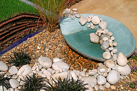 SMALL_POOL_FEATURE_WITH_PEBBLES