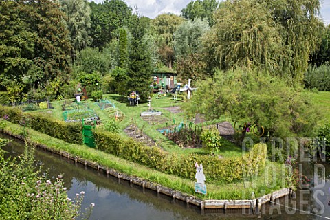 The_floating_gardens_of_Amiens_France