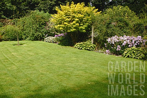 Lawn_of_Malleny_Garden_in_Scotland