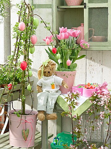 EASTER_BALCONY_WITH_PINK_TULIPS