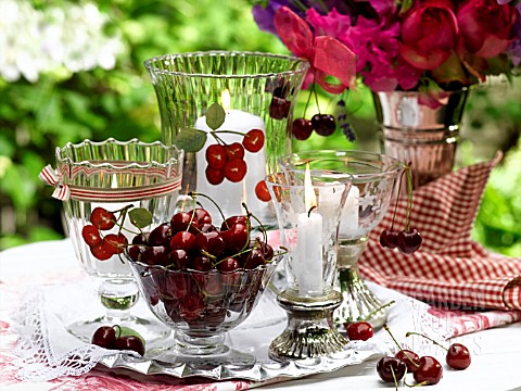 TABLE_LANTERN_AND_CHERRIES