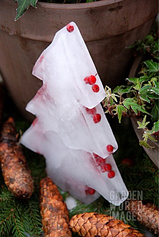 CHRISTMAS_TREE_MADE_FROM_ICE