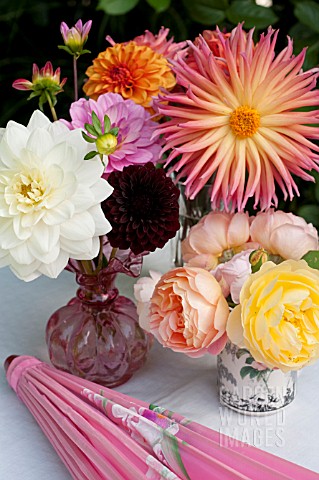 MIXED_DAHLIAS_AND_ROSES_IN_VASES_ON_OUTDOOR_GARDEN_TABLE