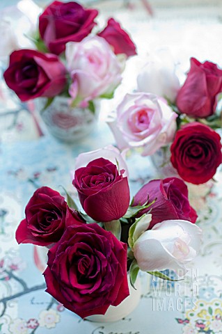 SMALL_BOUQUETS_OF_MIXED_ROSES