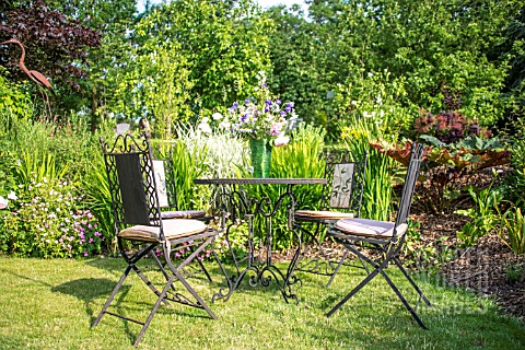 COTTAGE_GARDEN_SEATING_AREA