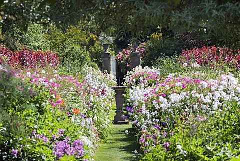 HERBACEOUS_BORDERS_AT_PITMUIES_HOUSE
