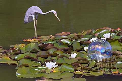 POND_WITH_NYMPHAEA_HERON_SCULPTURE_AND_WATER_BUBBLE