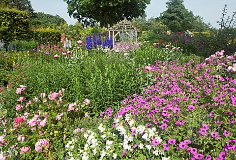 WIDE_BORDERS_OF_HERBACEOUS_PERENNIALS_AT_WOLLERTON_OLD_HALL
