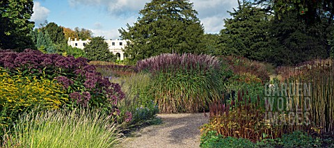 PERENNIALS_AND_ORNAMENTAL_GRASSES_IN_AUTUMN_AT_TRENTHAM_GARDENS