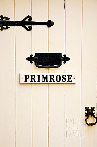 FRONT_DOOR_OF_PRIMROSE_COTTAGE