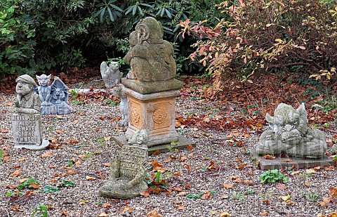 Gravelled_garden_with_a_collection_of_ornamental_stone_figures