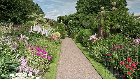 Main_border_with_a_definite_emphasis_on_herbaceous_perennials