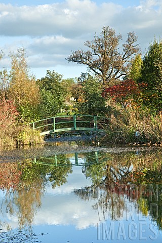 Arboretum_Monet_Bridge_over_pool