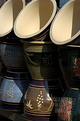 PLANT_CONTAINERS__POTS