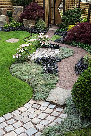 PATH_AND_FRAGRANT_EDGING