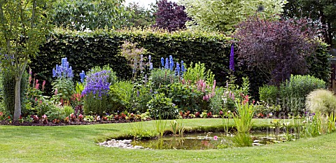 A_COTTAGE_GARDEN_STYLE_BORDER_WITH_POND