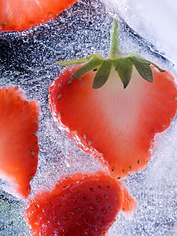 STRAWBERRIES_IN_ICE