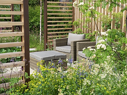 PATIO_WITH_SEATING_AND_CHAIRS_AT_THE_BRINGING_NATURE_HOME_GARDEN_BY_GRADUATE_GARDENERS_LTD