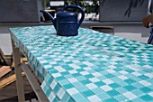 TIKI HUT BAR BUILDING PROJECT ON ROOF.  BAR SURFACE MADE OF MOSAIC TILES  STEP 15