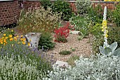 SMALL FRONT GRAVEL GARDEN