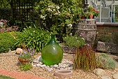 GARDEN VIEW, WATER FEATURE, JAPANESE BLOOD GRASS, GRAVEL, NGS OPEN DAY, HATCH ROAD, BRENTWOOD, ESSEX