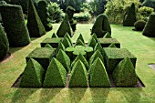 TOPIARY GARDEN BASED ON EUCLIDEAN GEOMETRY,  IN YEW (TAXUS BACCATA) AND BOX (BUXUS SEMPERVIRENS).