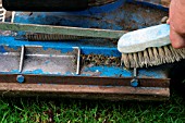 CLEANING LAWNMOWER WITH BRUSH