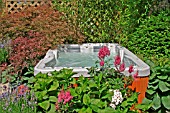 SPA BATH IN GARDEN