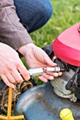 Maintenance of a lawn mower