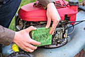 Maintenance of a lawn mower