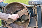 Maintenance of a lawn mower