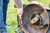 Maintenance of a lawn mower