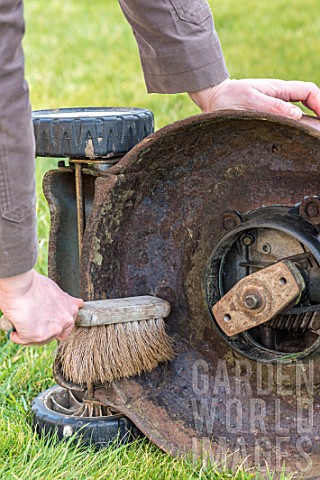 Maintenance_of_a_lawn_mower