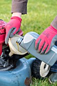 Maintenance of a lawn mower