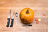 Making of an Halloween pumpkin decoration