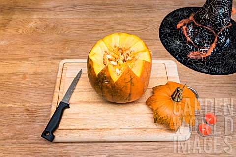 Making_of_an_Halloween_pumpkin_decoration