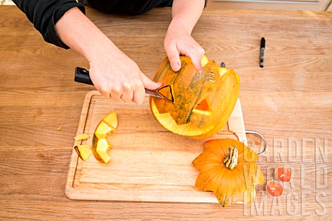 Making_of_an_Halloween_pumpkin_decoration