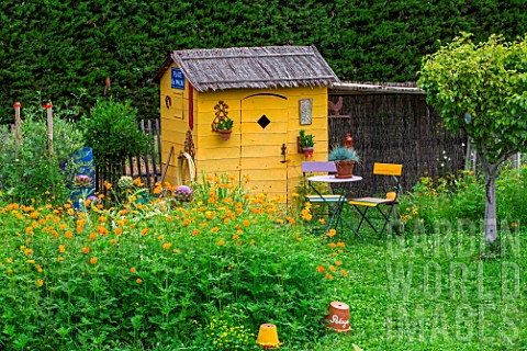 Garden_shed_with_Cosmos_seating_area_in_July_Provence_France