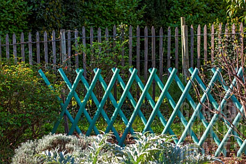 Wooden_fences_in_a_garden_Provence_France