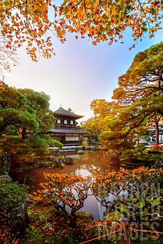 Sunset_in_the_Ginkakuji_temple_Kyoto_Japan