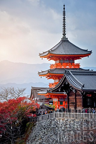 Kyomizuderas_temple_Kyoto_Japan