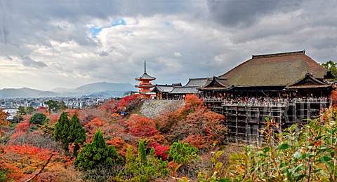 Kyomizuderas_temple_Kyoto_Japan
