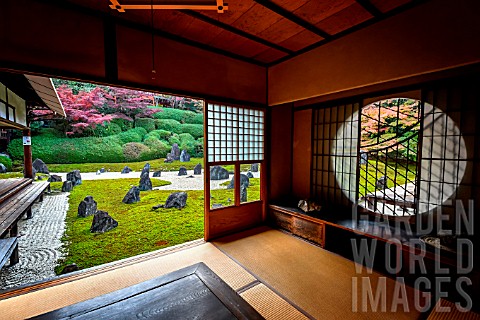 Japanese_rock_garden_in_Komyoin_temple_Kyoto_Japan