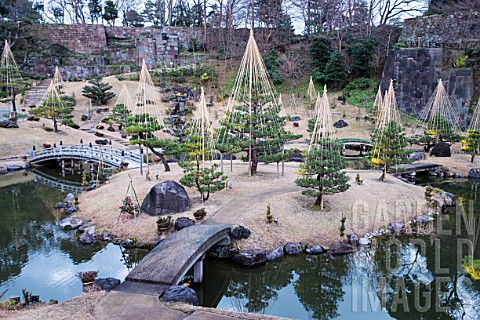 Garden_of_the_Castle_of_Kanazawa_Japan