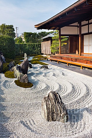 Zen_garden_of_the_Zuihouin_temple_belonging_to_the_Daitokuji_ensemble_Kyoto_Japan