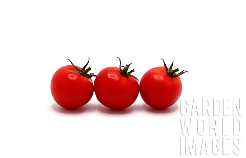 Three_red_tomatoes_on_a_light_background_Natural_product