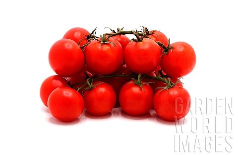 Ripe_red_tomatoes_on_a_light_background_Natural_product