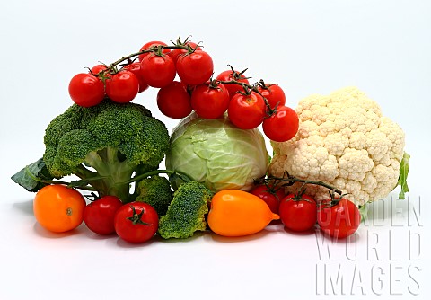 Head_of_cabbage_inflorescences_of_broccoli_and_cauliflower_and_red_and_yellow_ripe_tomatoes_on_a_lig