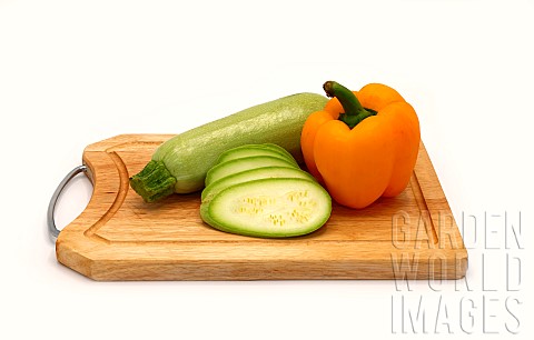 Zucchini_and_ripe_yellow_bell_pepper_on_a_cutting_board_on_a_light_background_Natural_product_Natura